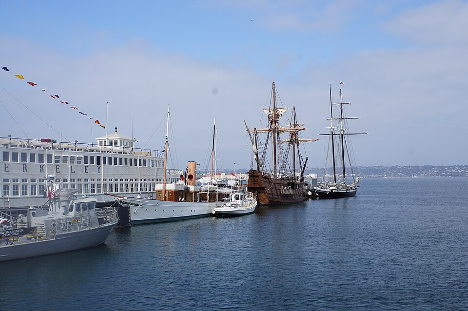 :Recreational boat view of San Diego Bay waterfront on a clear day 